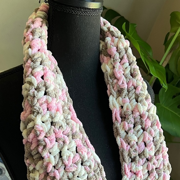 Vintage Bernat Yarn Knit Fringe Scarf Ivory Pink Gray Chunky 40” Plus - Picture 6 of 11